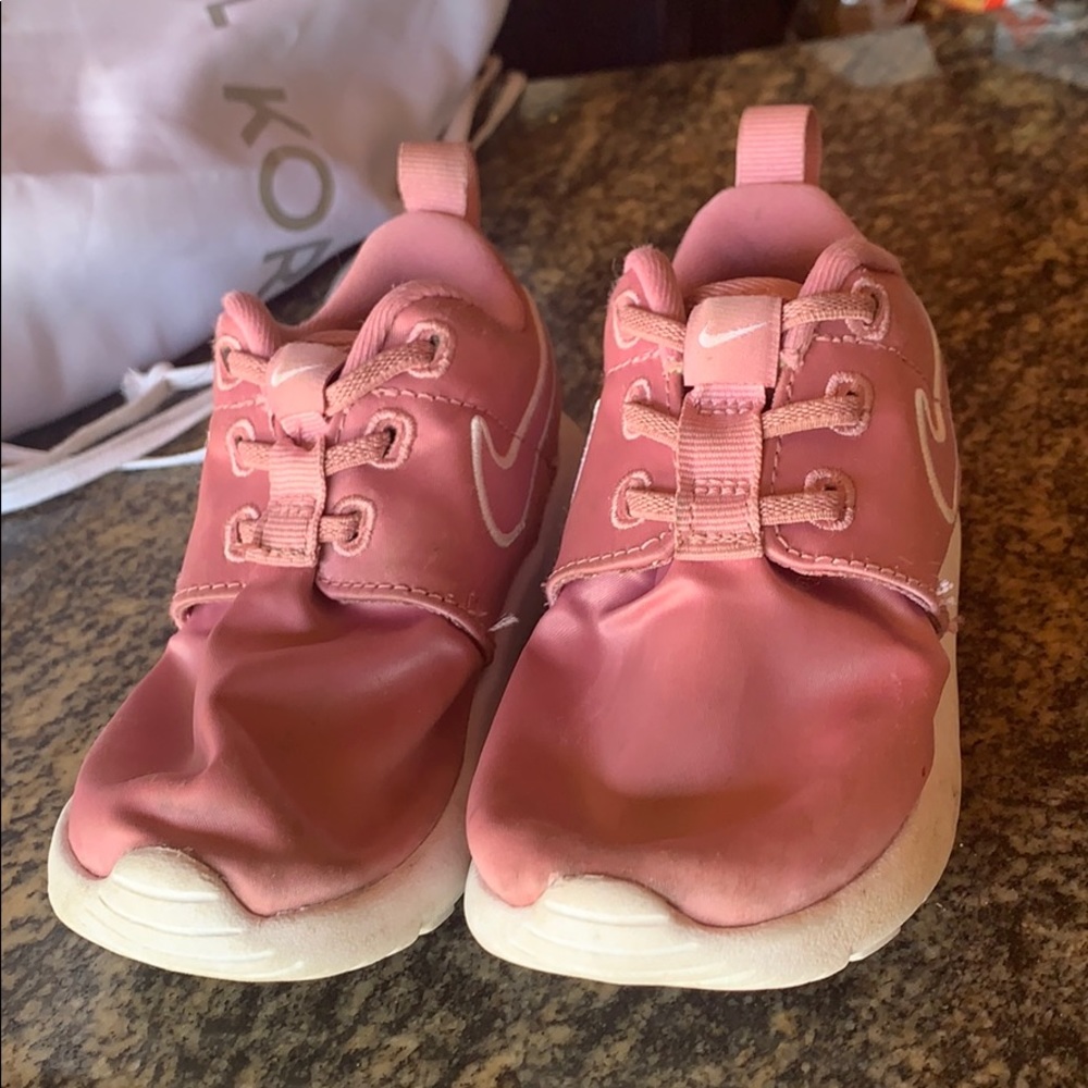 Little girls 7c infant Nike’s